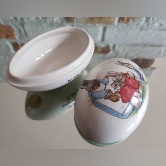 Wedgwood Beatrix Potter Peter Rabbit collectible Trinket Box - Picture 1 of 4